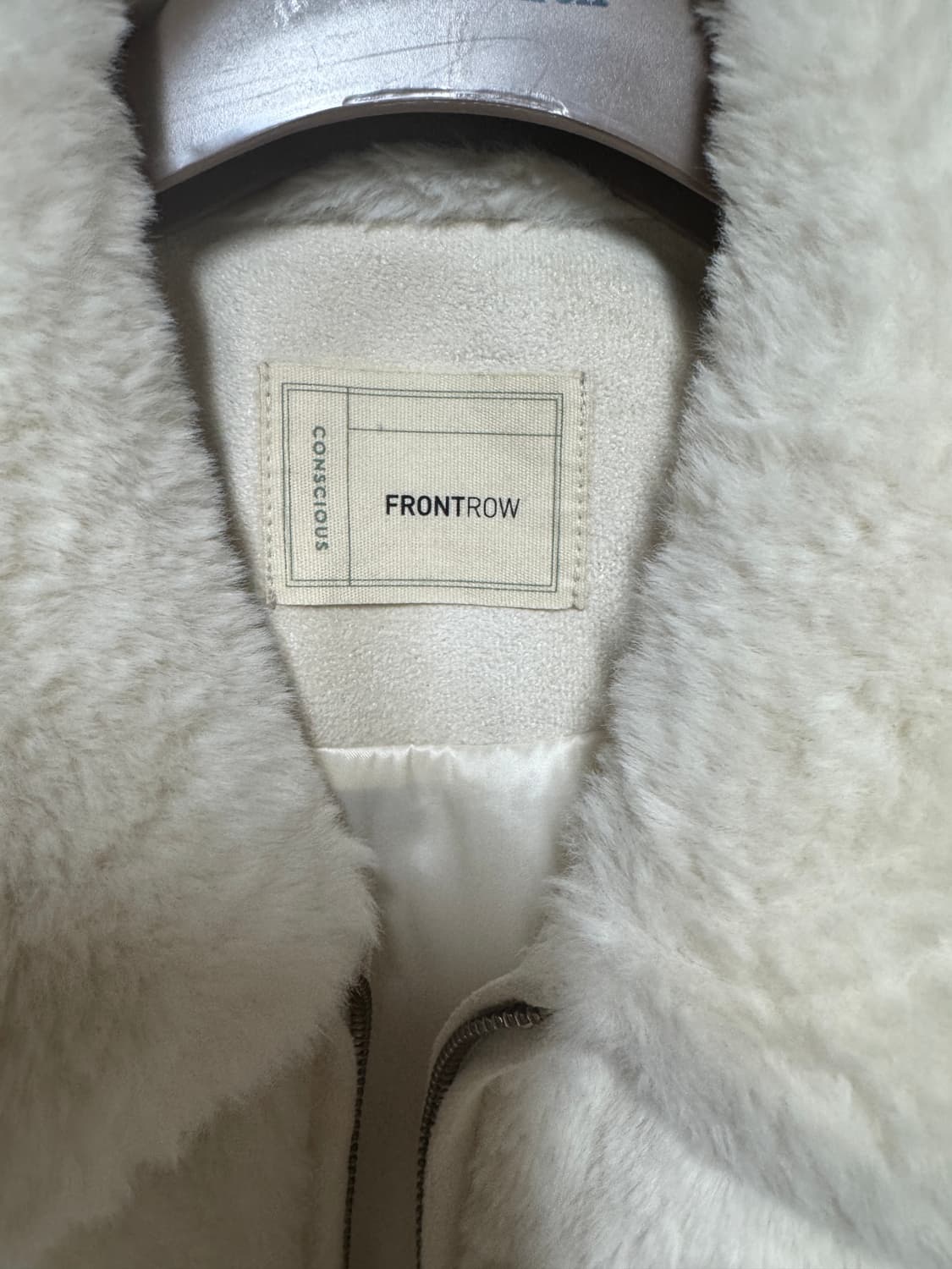 프론트로우 이성경 퍼자켓 M 아이보리 크림 무스탕 상품이미지4