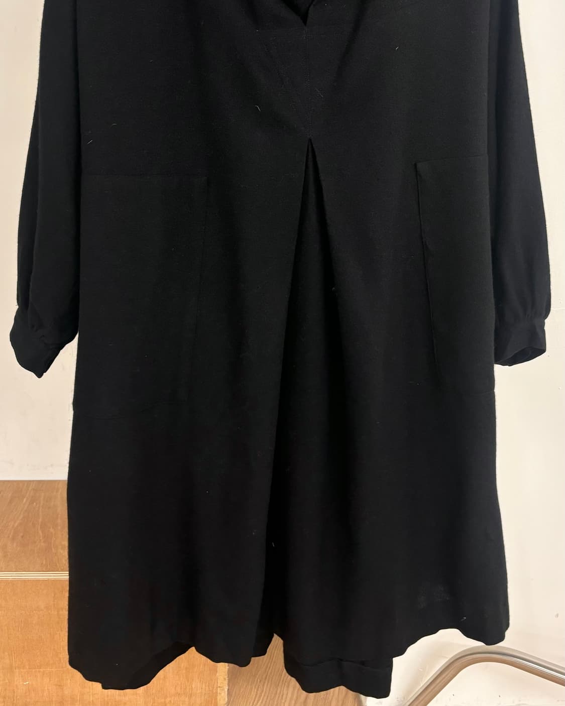 이세이 미야케 블랙 카울 넥 롱 드레스 상품이미지5