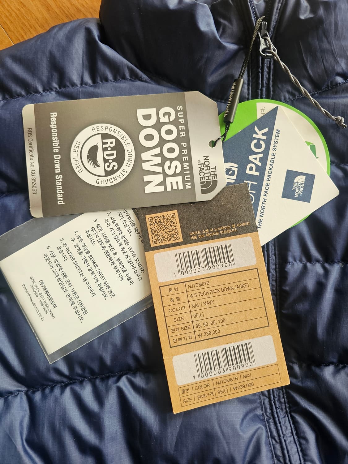 노스페이스 여성용 경량 패딩 네이비 상품이미지3