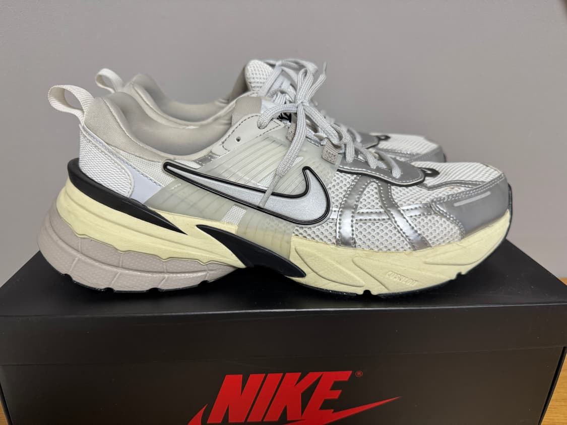 나이키 Y2K 런 / 써밋화이트 / 285 / 신품급 상품이미지4
