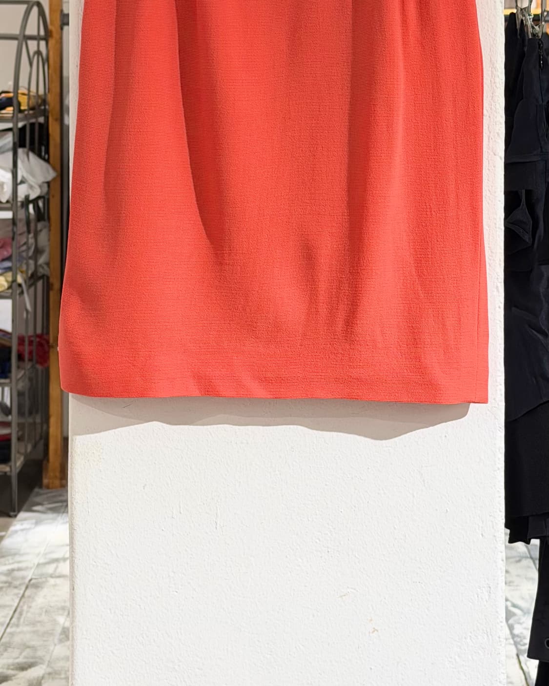 이브 생 로랑 코랄 핑크 베이직 h라인 미디 스커트 상품이미지3