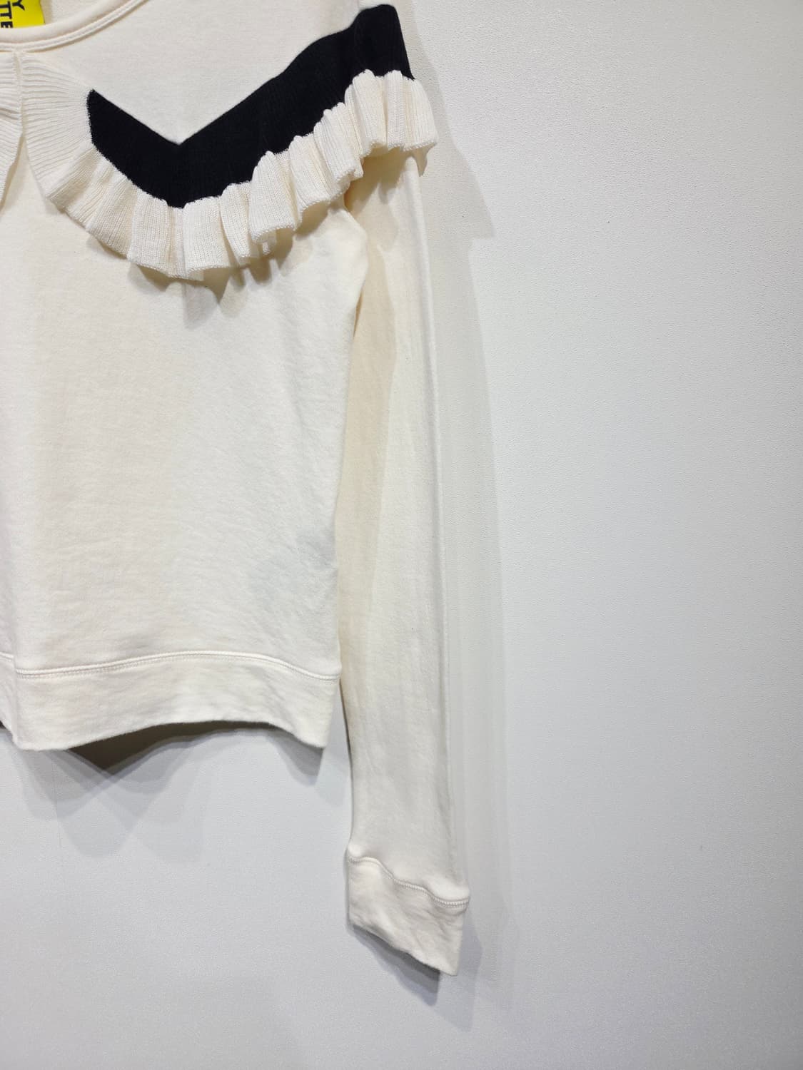 럭키슈에뜨 유니크 프릴 맨투맨 티셔츠 상품이미지5