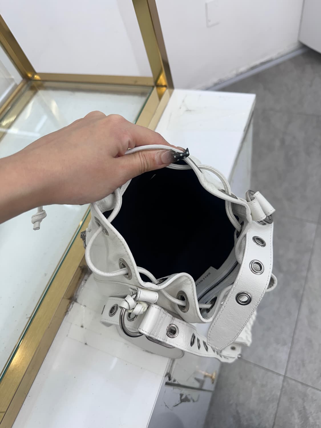 발렌시아가 르카골 버킷 백 화이트 (정품) 상품이미지4