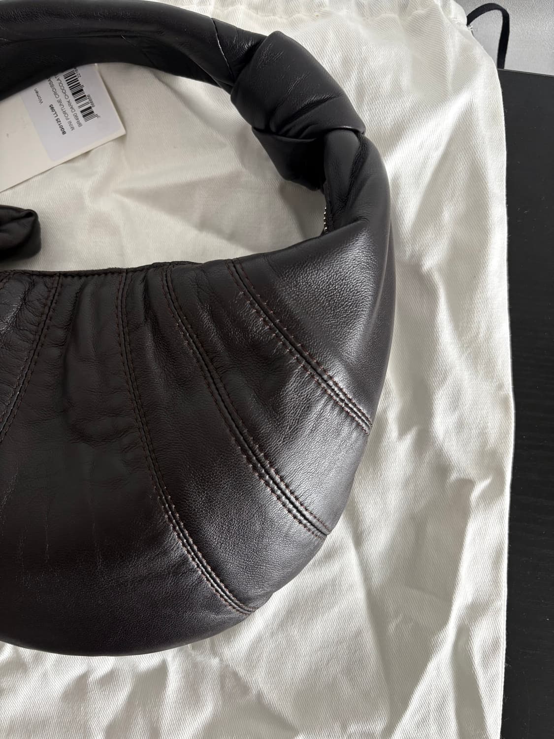 르메르 미니 포춘 크루아상 백 다크 초콜릿 상품이미지4