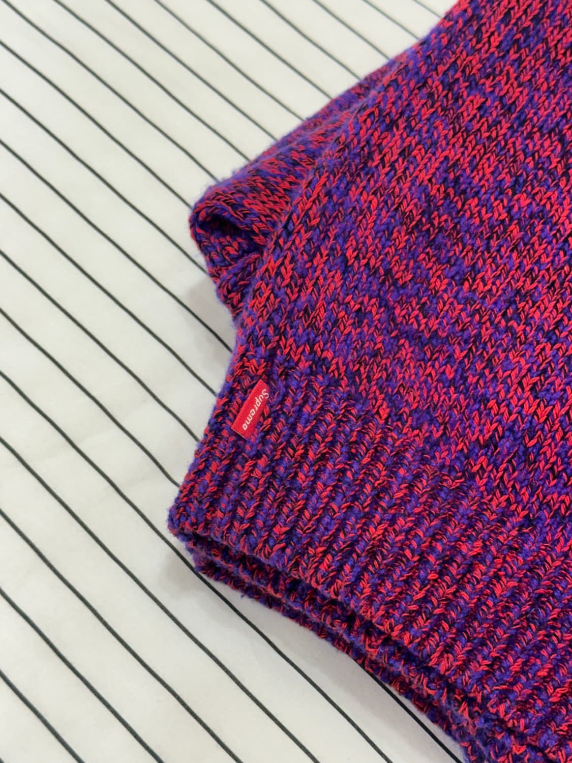 슈프림 콘트라스트 로고 스웨터 레드 멜란지 - 25SS 상품이미지3