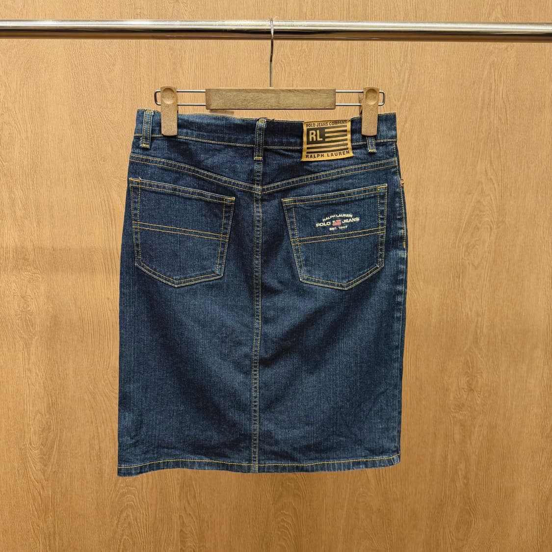 폴로 진스 컴퍼니 데님 미디 스커트 백 포켓 로고 자수 디테일 진청 상품이미지3