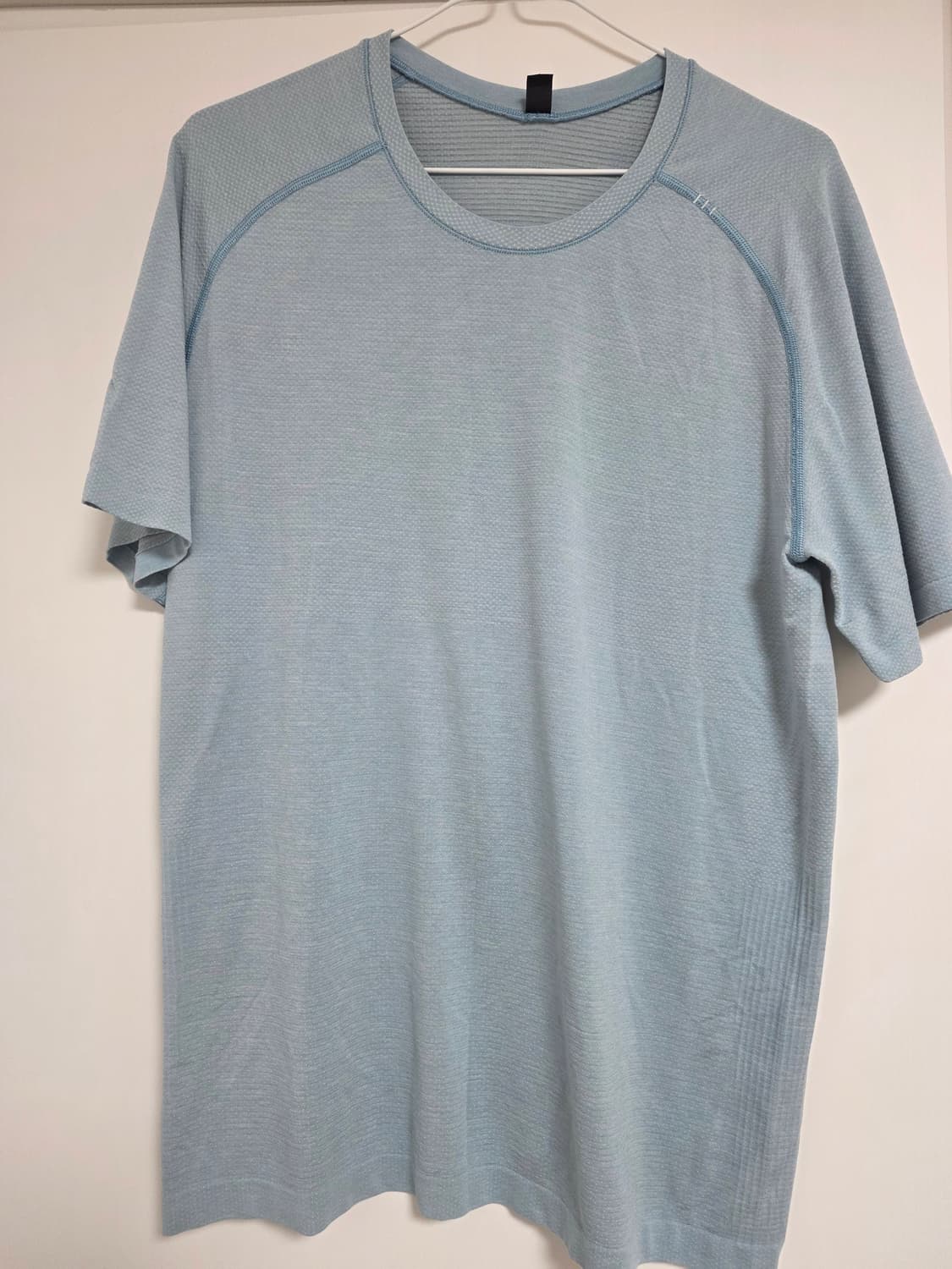 온러닝 메탈 벤트 테크 m 반팔 상품이미지1