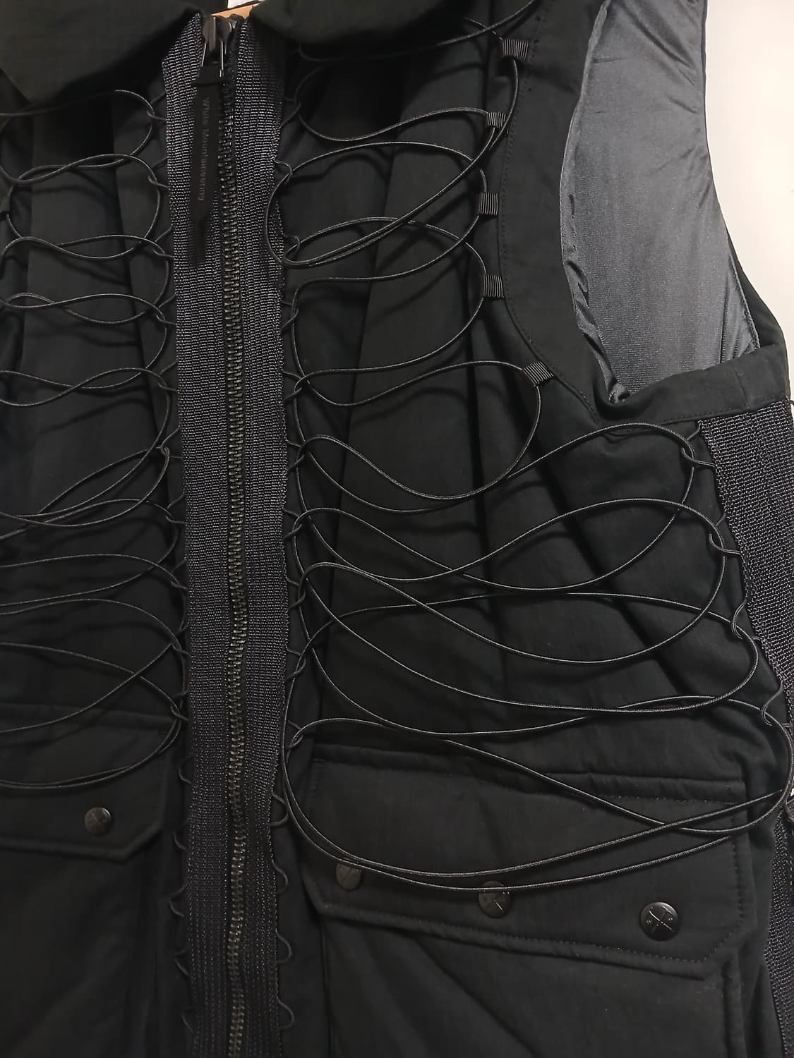 화이트마운티니어링 / 19aw 고어텍스 인피니엄 스트링 다운 베스트 블랙 상품이미지6