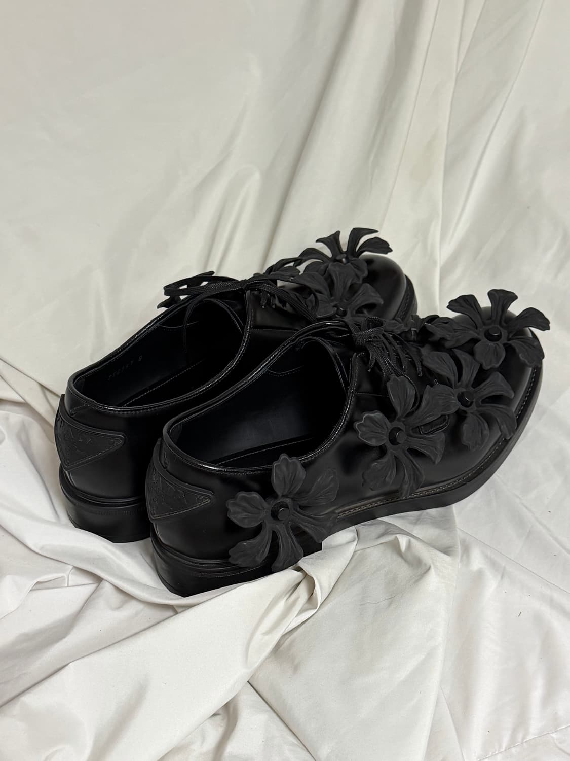 프라다 아플리케 플라워 레더 더비 슈즈 상품이미지5