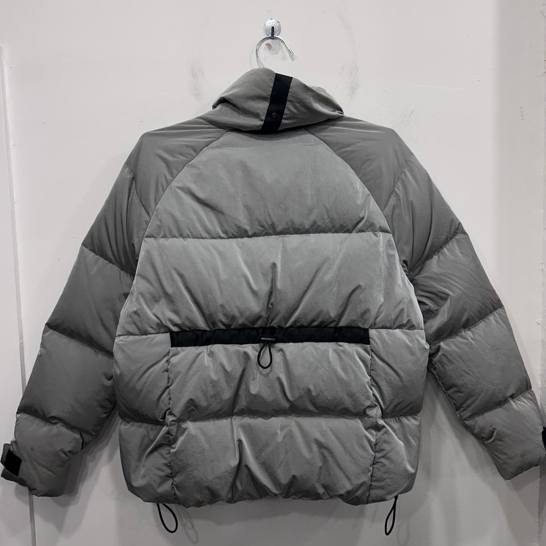 아디다스 덕다운 글로시 숏푸퍼 패딩 상품이미지5