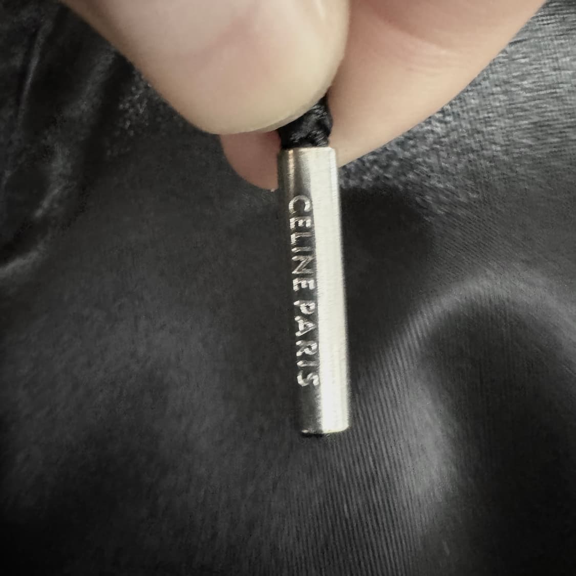 (105) 24FW 셀린느 백로고 후드 봄버 새틴 블랙 나일론 자켓 상품이미지10