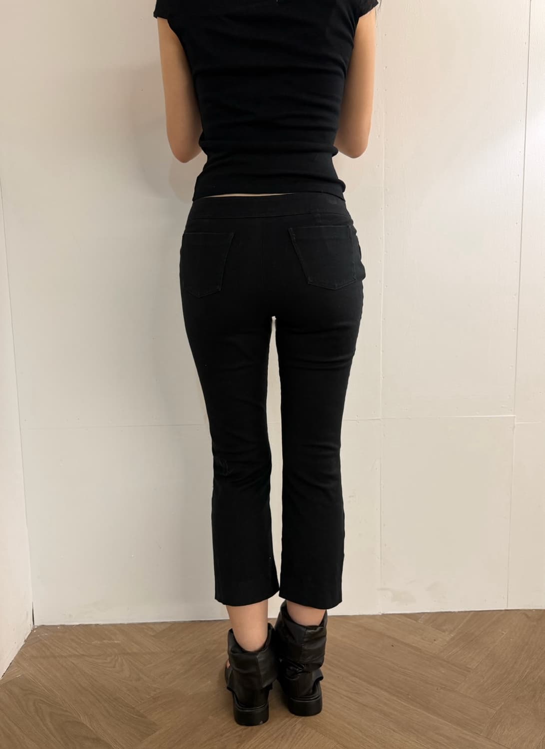 블랙 스터드 디테일 카프리 팬츠 상품이미지6