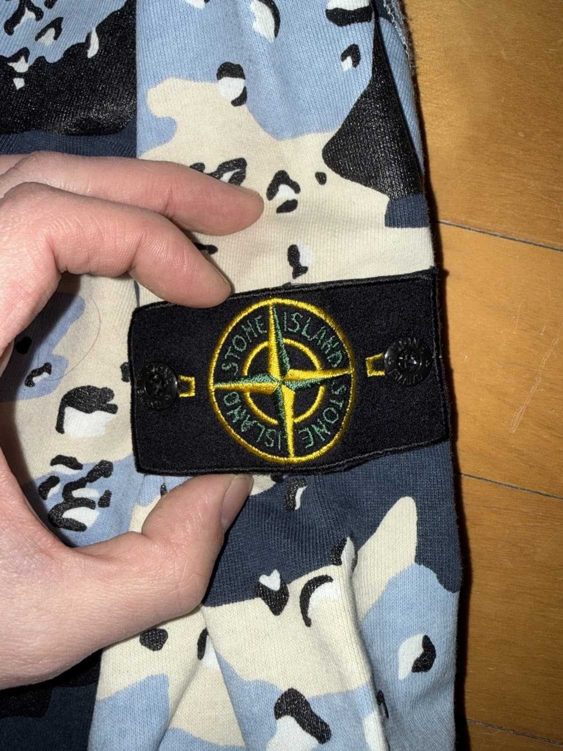 스톤아일랜드 데저트 카모 맨투맨 x (런던 Browns) 독점 콜라보 상품이미지4