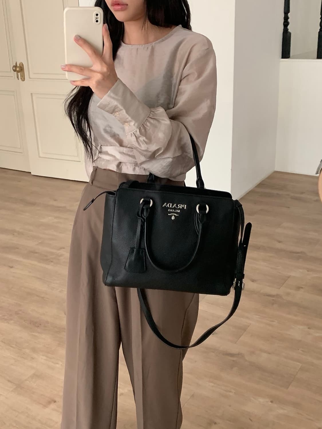 프라다 비텔로 레더 토트백 상품이미지2