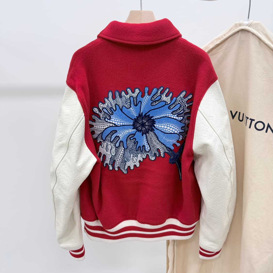 [A+급/46] 루이비통 x 쿠사마 야요이 한정 블루종 바시티 자켓 상품이미지6