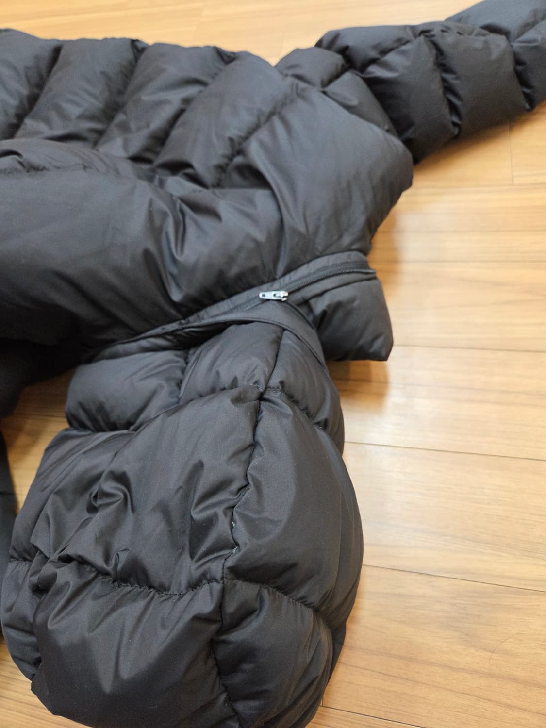 닥스키즈 150사이즈 롱패딩입니다. 블랙 색상이라 남아 여아 모두 잘 어 상품이미지4