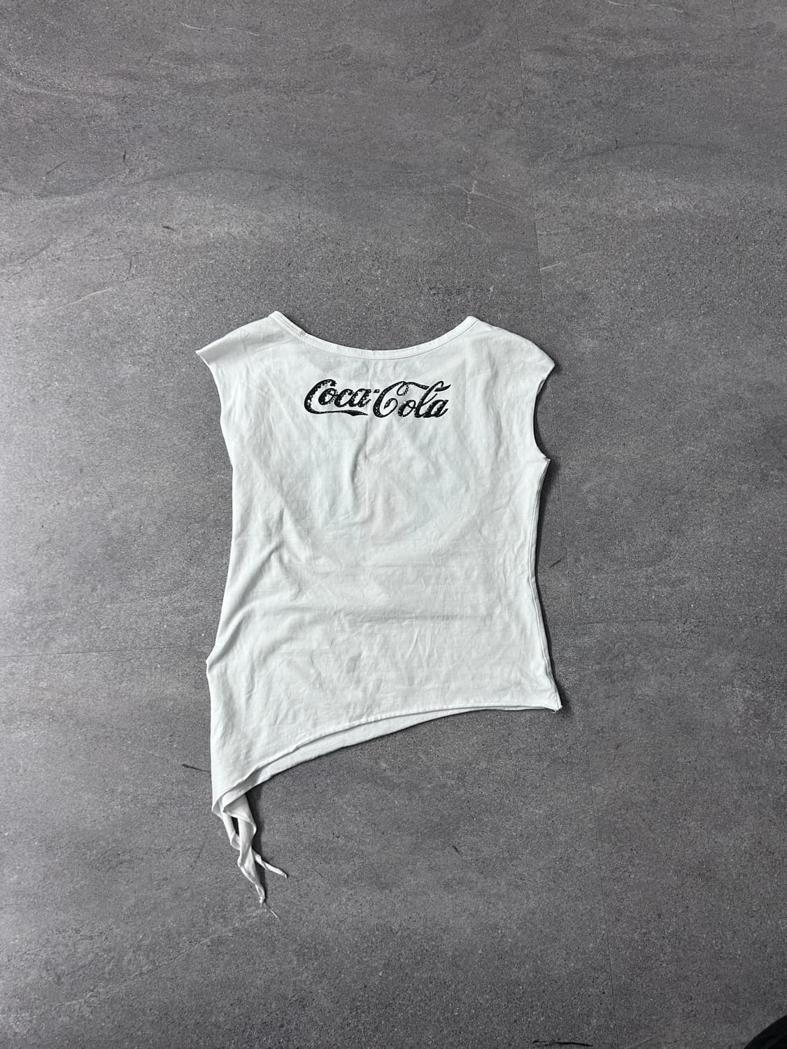 Coca Cola Asymmetric Graphic Top 상품이미지6