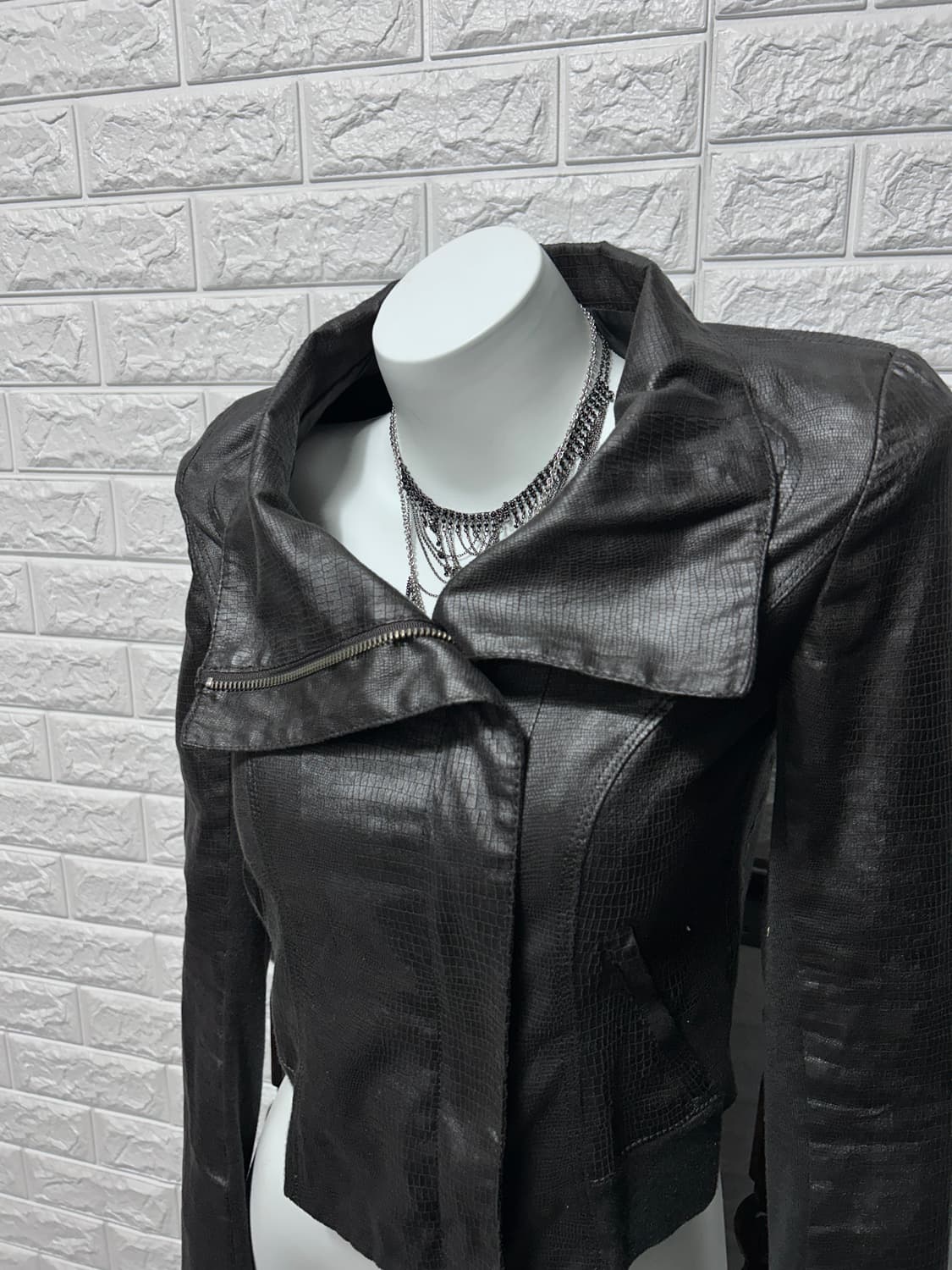 파이톤 드레이프 하이넥 레더 자켓 상품이미지2