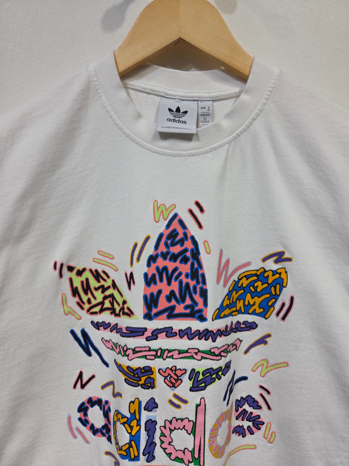 아디다스 러브 유나이츠 트레포일 반팔 티셔츠 상품이미지3