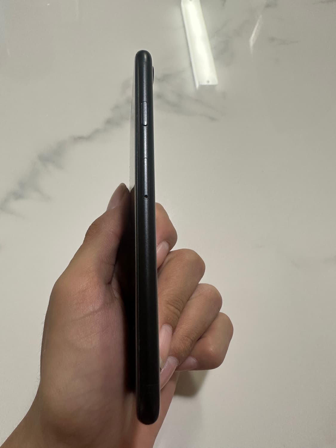 아이폰 se2 블랙 64기가 상품이미지4