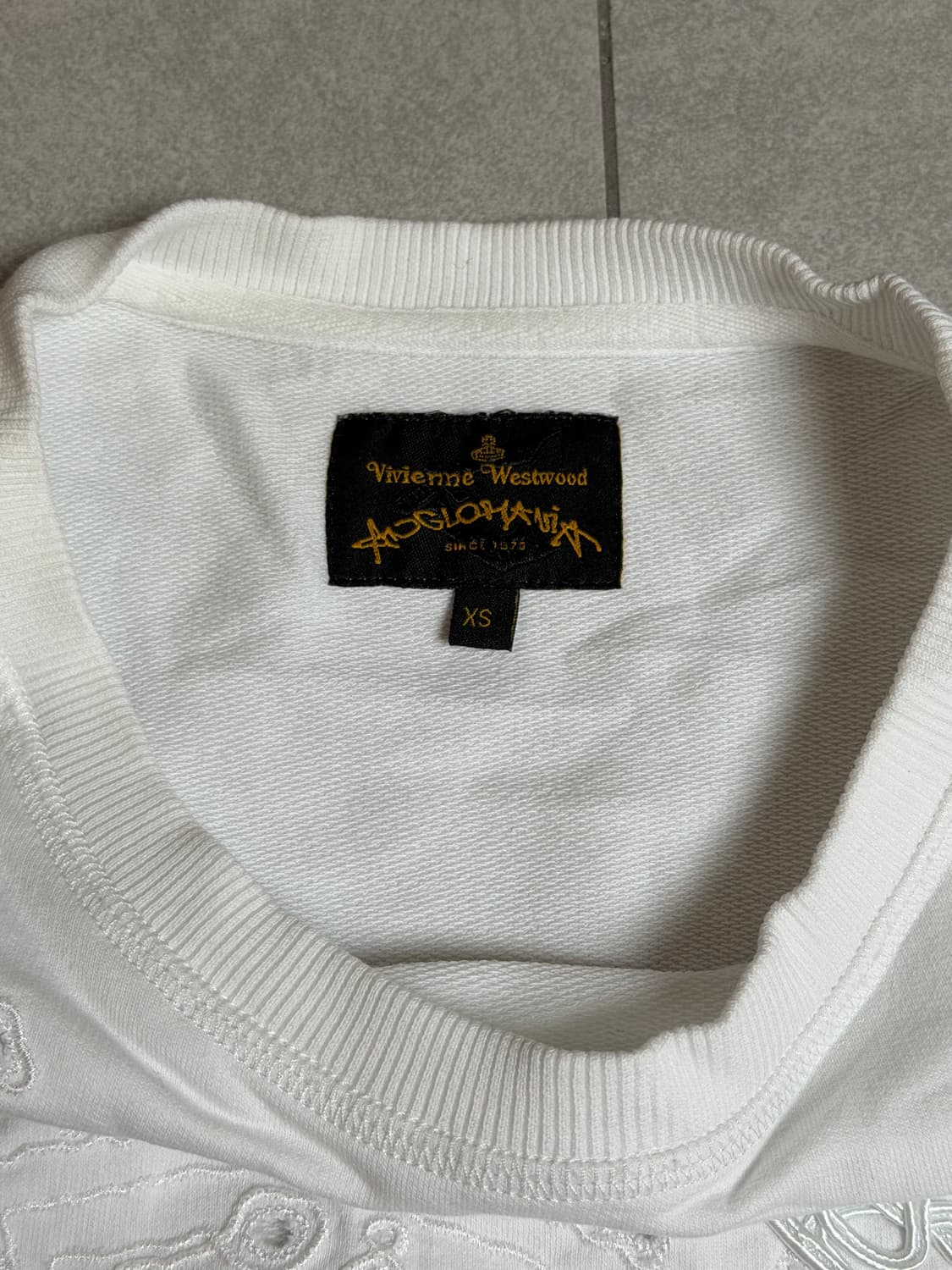 비비안웨스트우드 ORB 자수 로고 스웻셔츠 화이트 XS 상품이미지4
