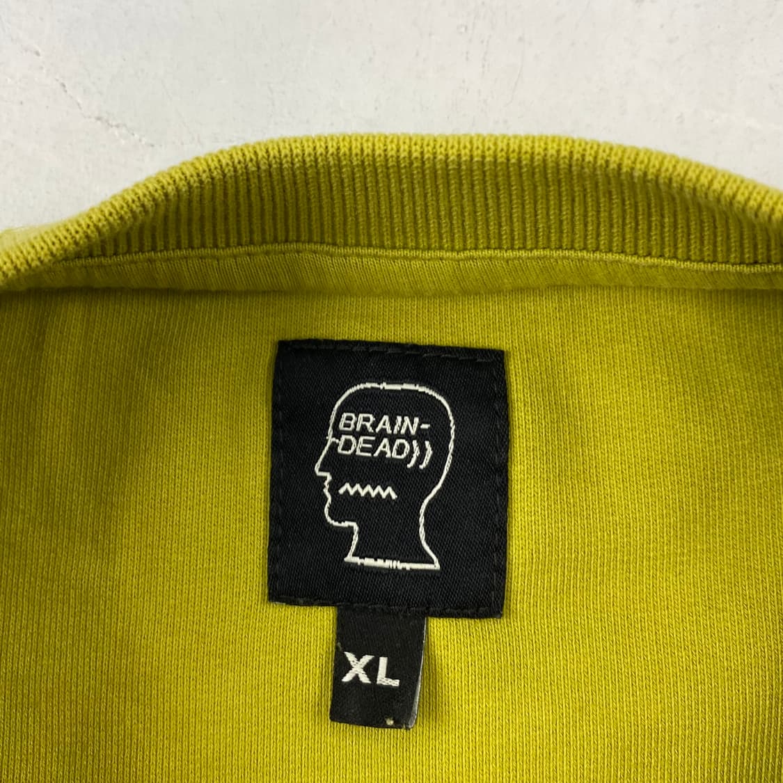 브레인데드 스펠아웃 머스타드 맨투맨 (110) 상품이미지4