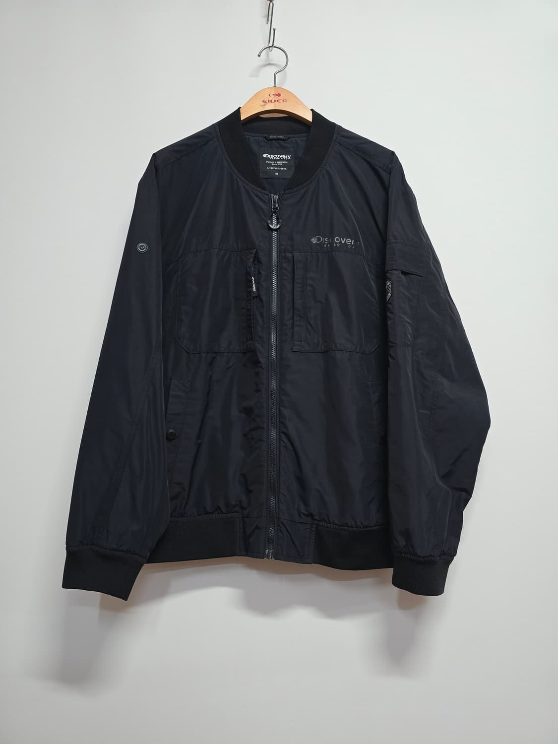 디스커버리 블랙 봄버 자켓105 상품이미지1