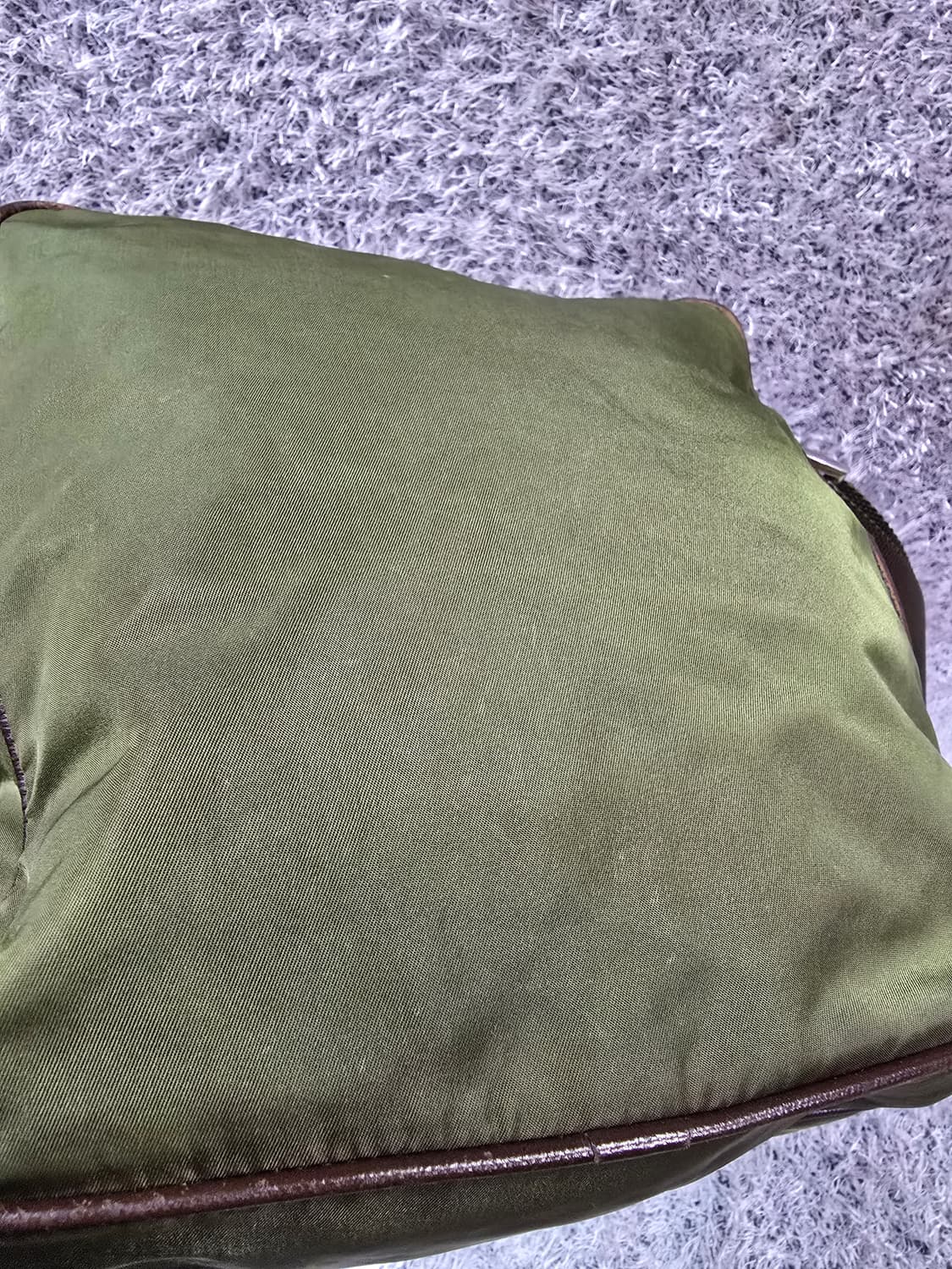 프라다 라일론 크로스백

 상품이미지7