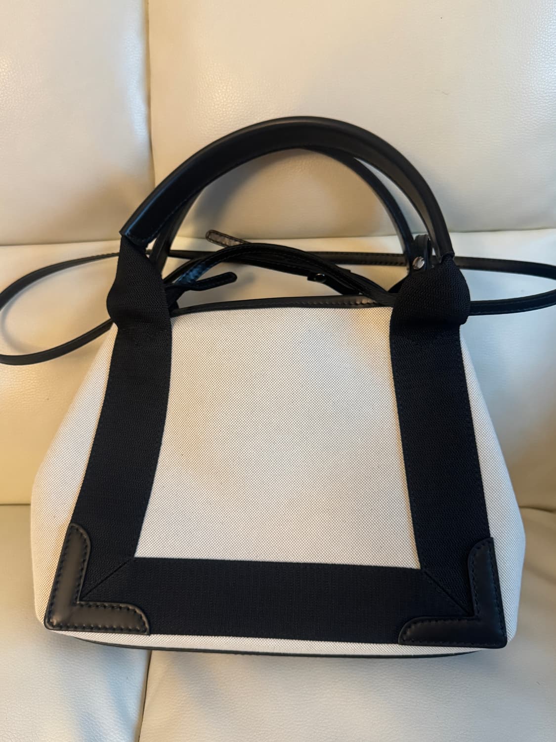 발렌시아가 네이비 xs 카바스 라이트 베이지 블랙 상품이미지6