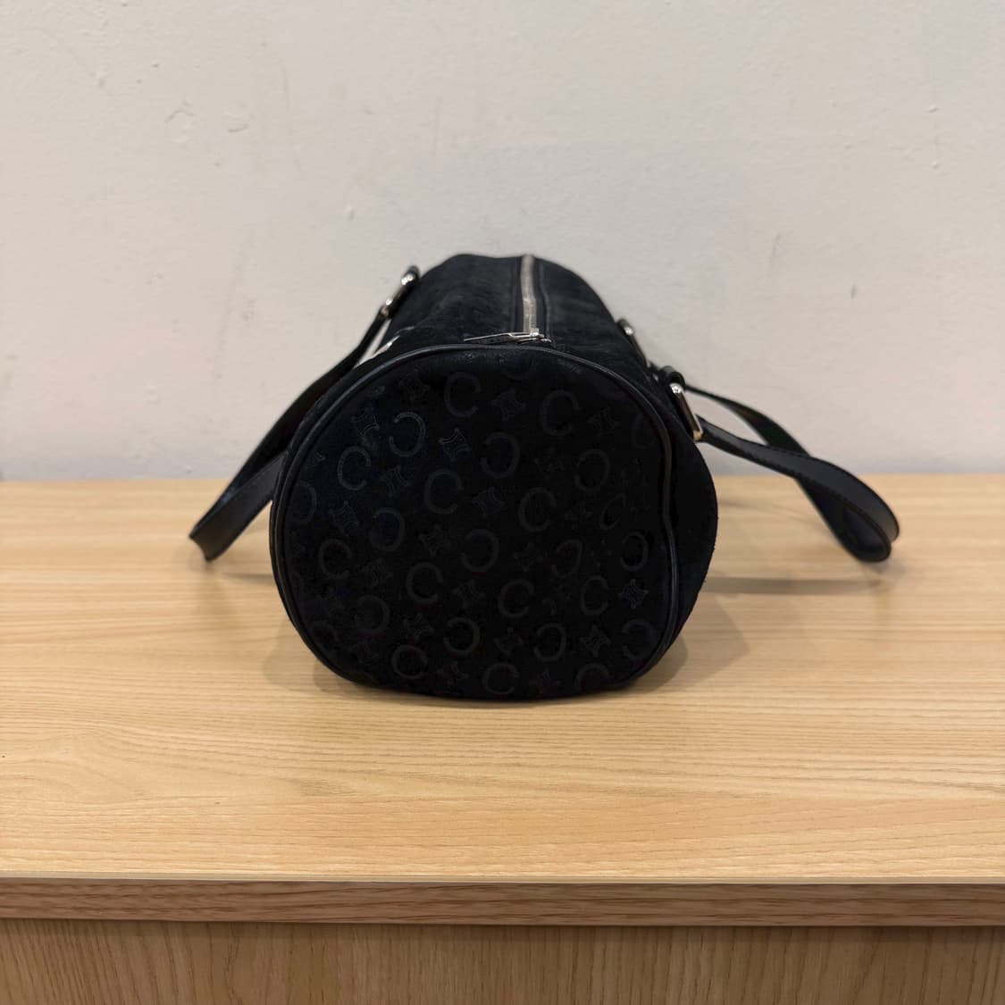 셀린느 보스턴백 블라종 C패턴 벨벳 디테일 블랙 상품이미지3