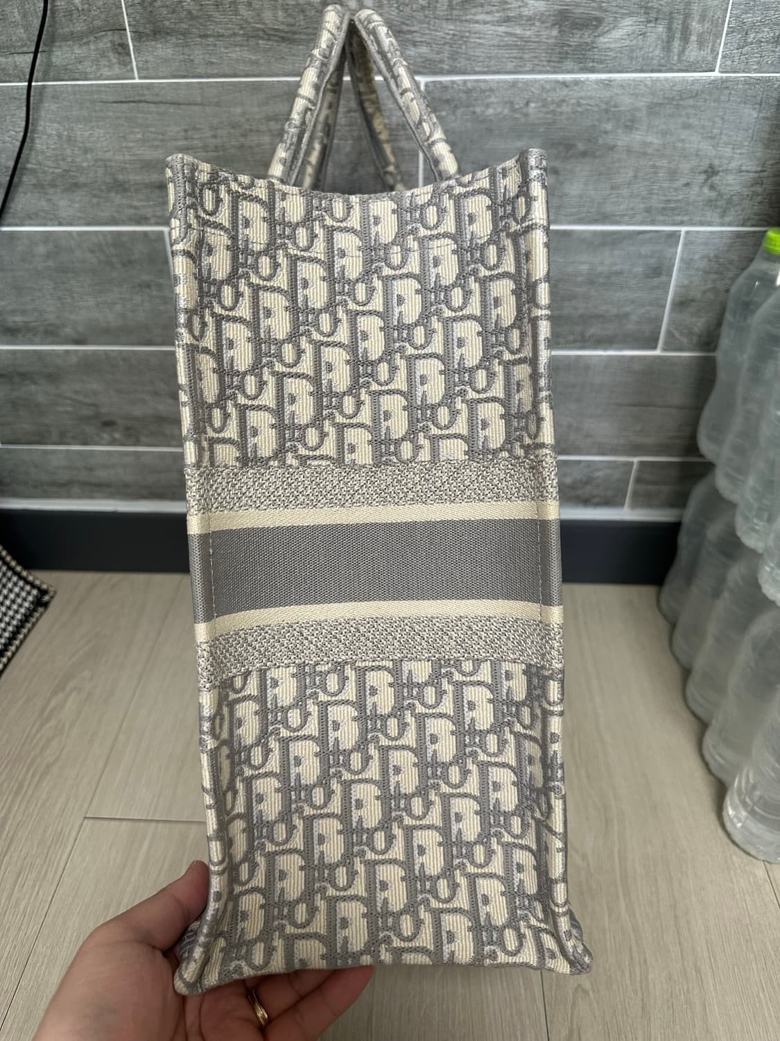 디올 오블리크 북토트백 라지 그레이 상품이미지6