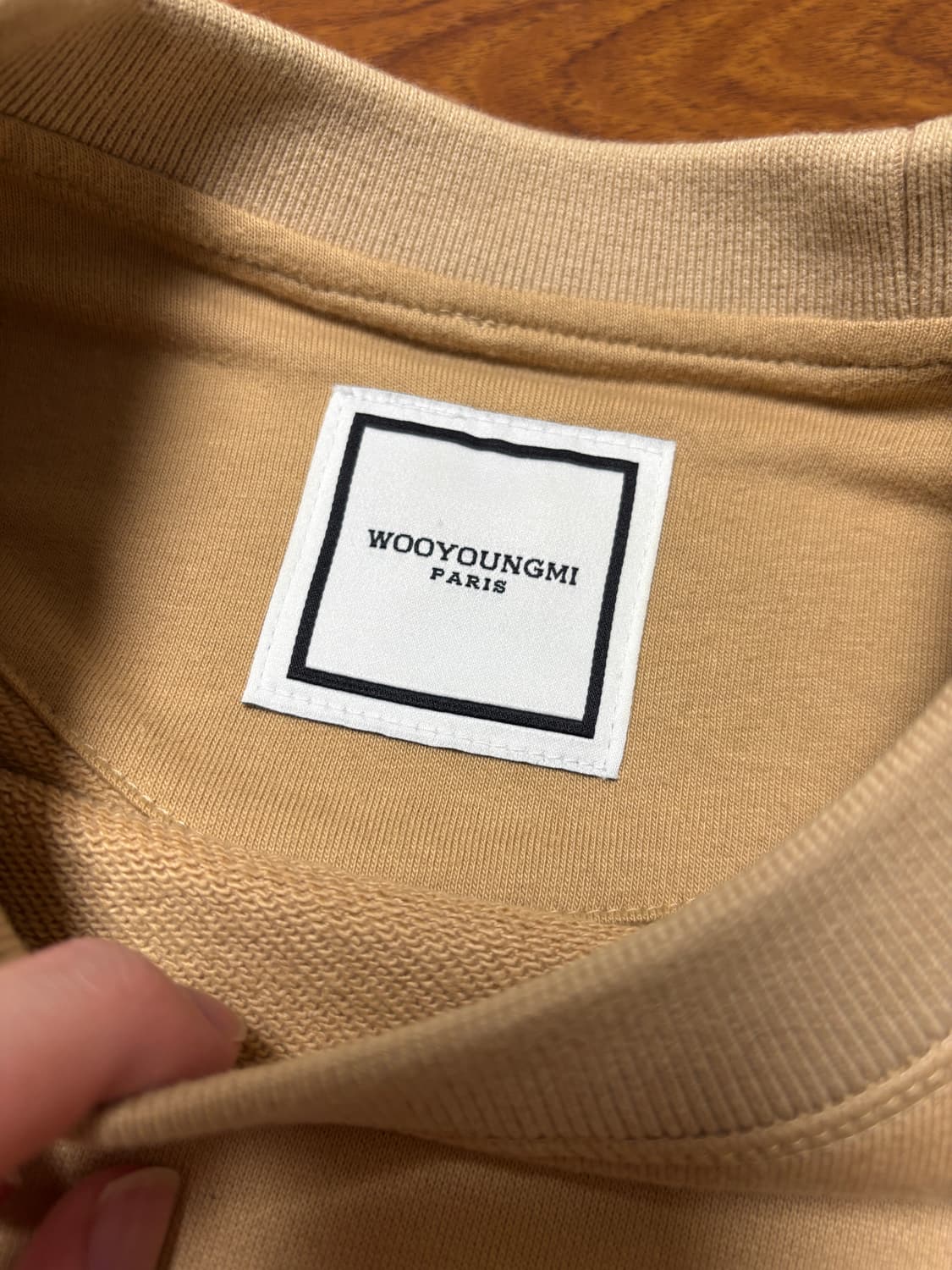 우영미 백로고 스웨트셔츠 베이지 46 상품이미지5