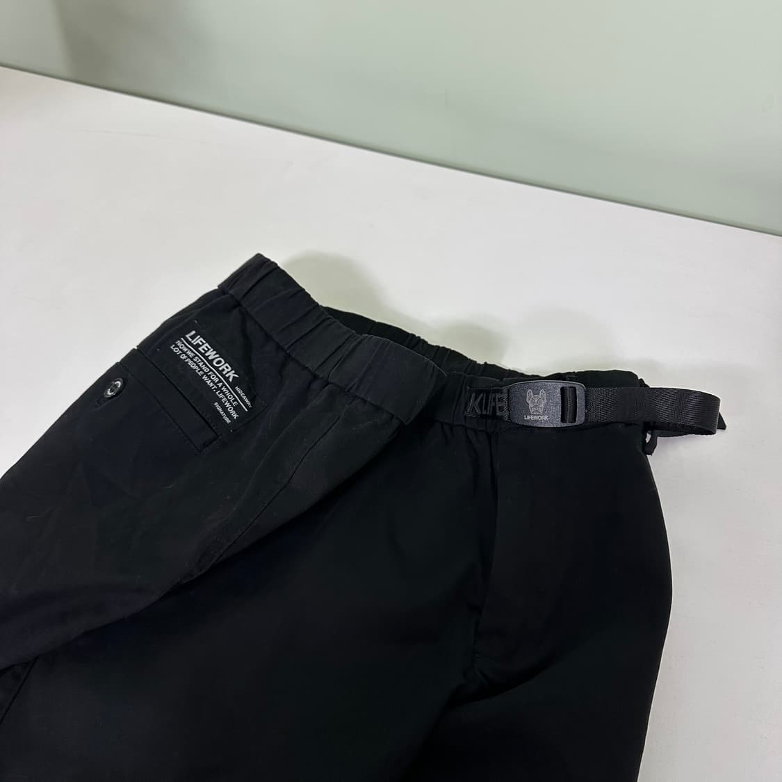 M 라이프워크 블랙 슬림핏 벨티드 팬츠 상품이미지3