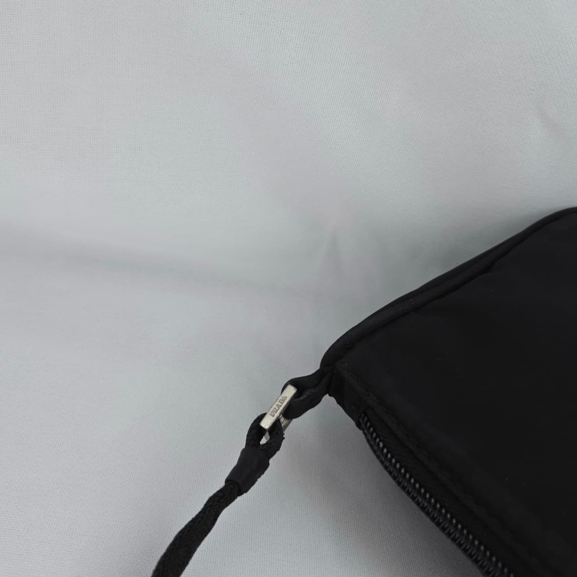 [정품 PRADA] 프라다 포코노 나일론 바게트백 토트백 상품이미지8