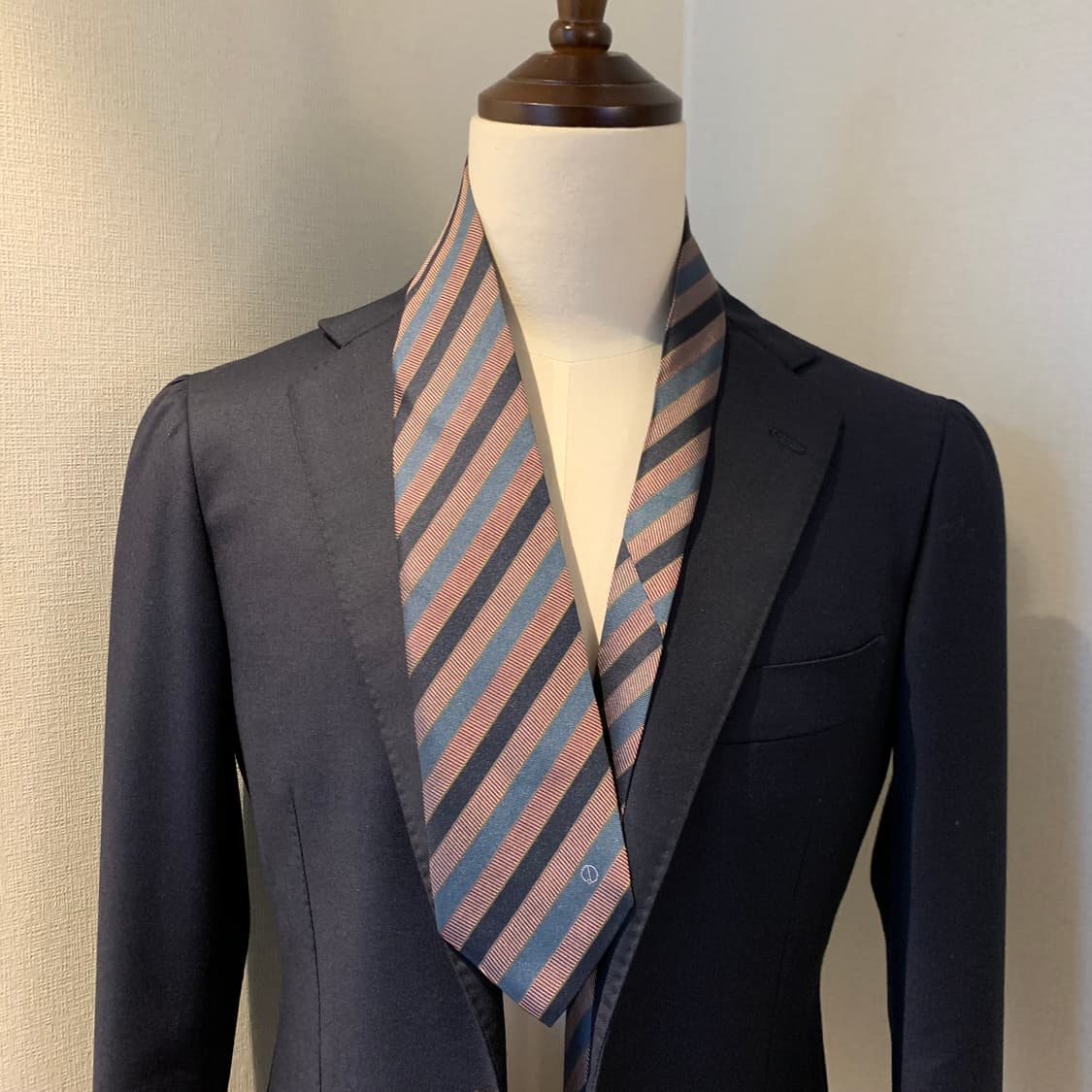 던힐(dunhill) 레지멘탈 클래식넥타이 명품 100실크 이태리 A+ 상품이미지1