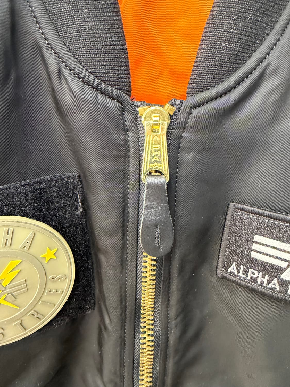 정품) 알파인더스트리 MA-1 블랙 패치 봄버 자켓 S 상품이미지4