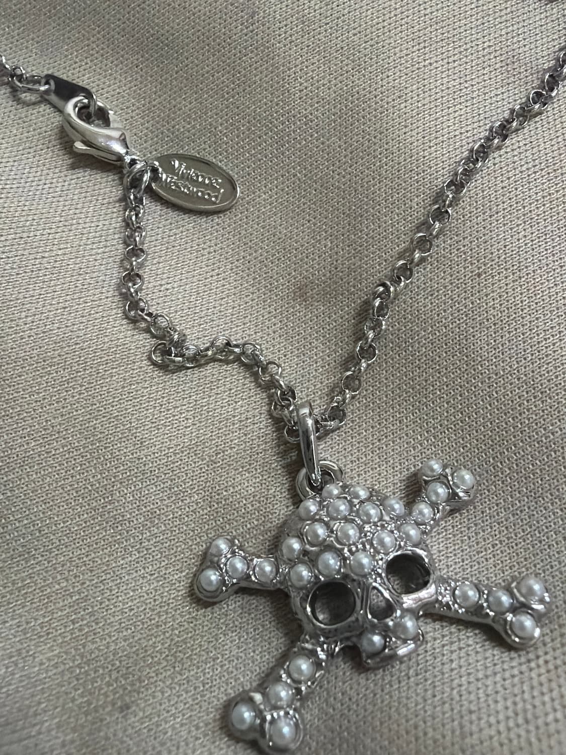 비비안웨스트우드 빈티지 스컬펜던트 펄타입 상품이미지1