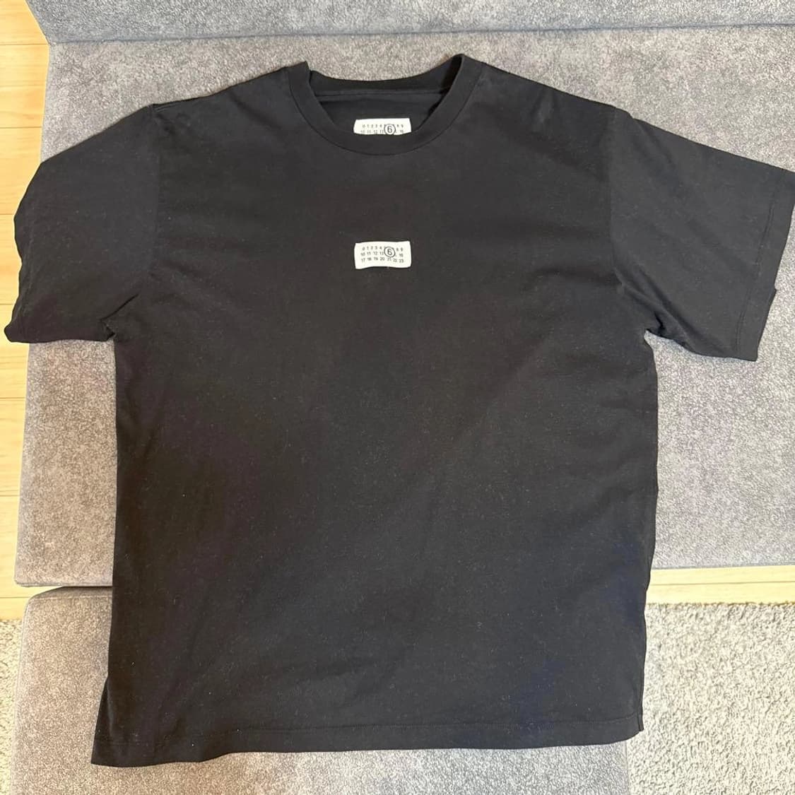 MM6 메종 마르지엘라 넘버링 로고 패치 반팔 티셔츠 상품이미지2