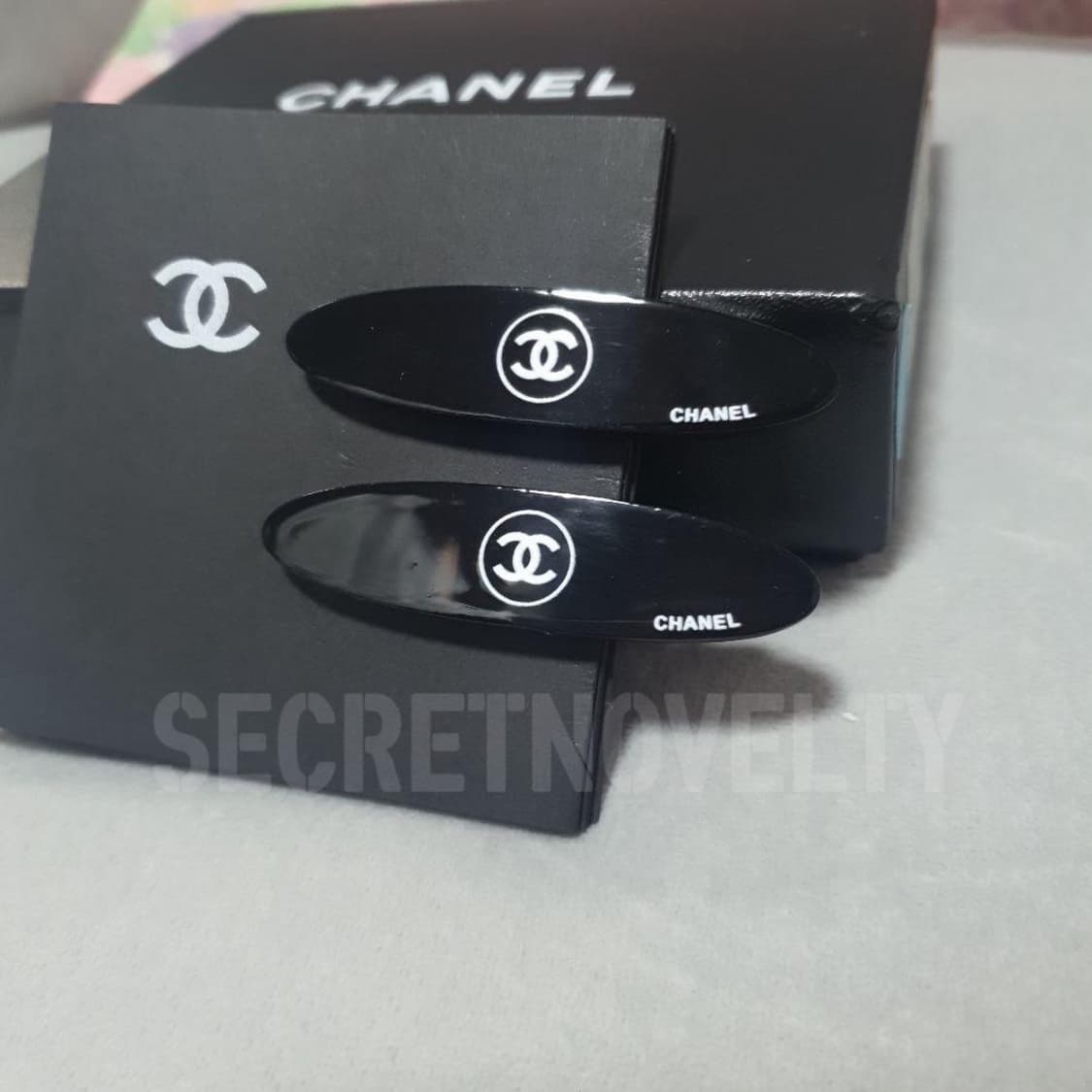 샤넬 블랙 심플 헤어클립 <1ps> 상품이미지2