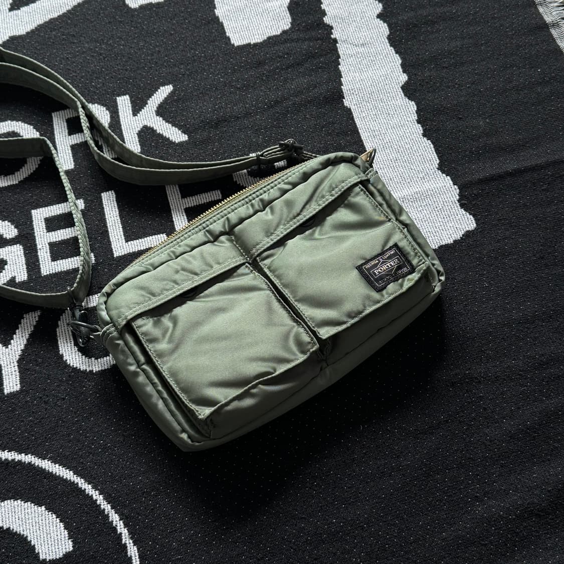 포더 탱커 숄더 미니 카키 상품이미지1