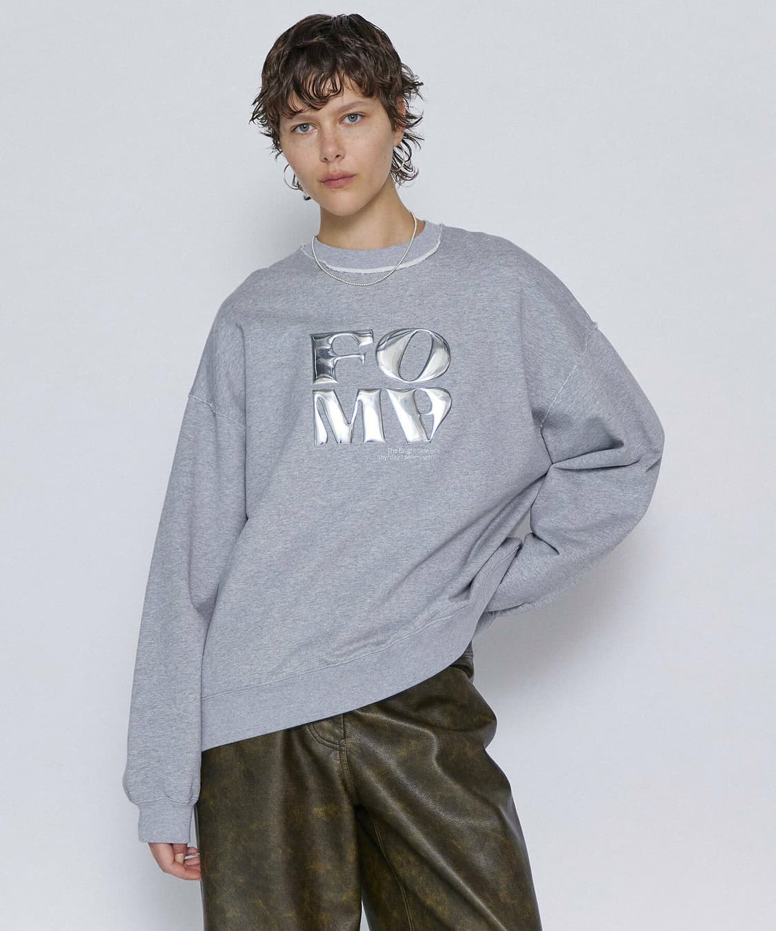 메종스페셜 폼 퍼프 풀오버 맨투맨 상품이미지1