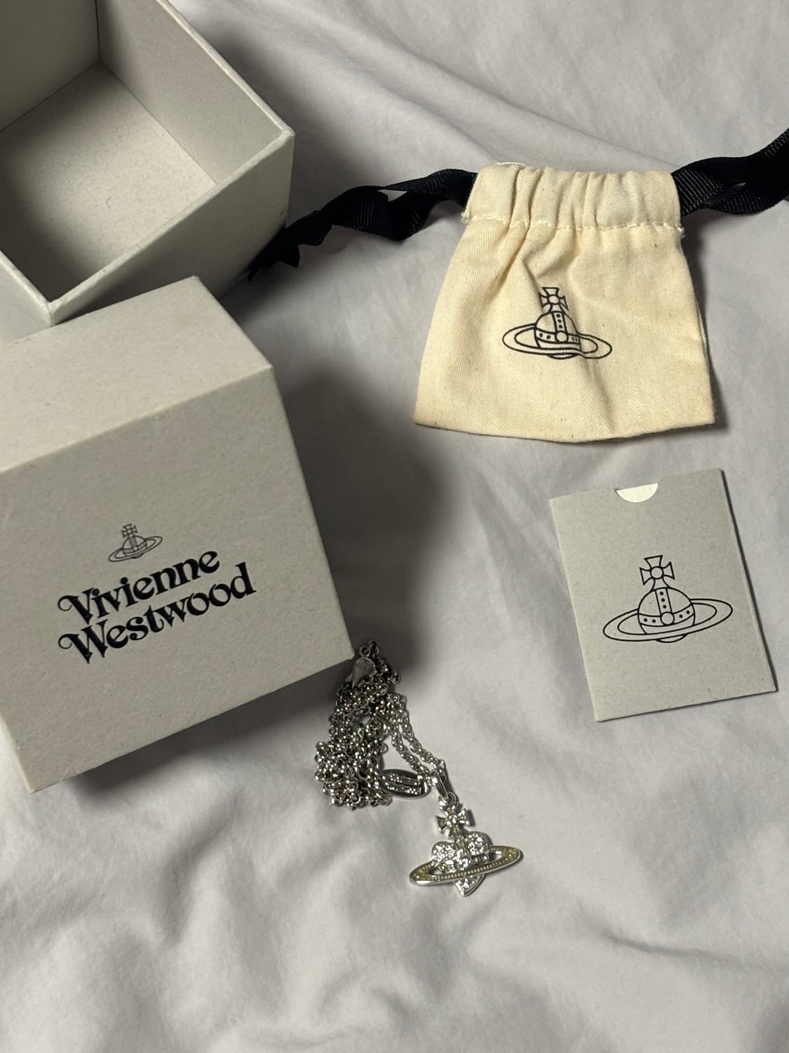 비비안웨스트우드 리버스 하트 목걸이 크림 실버 상품이미지2