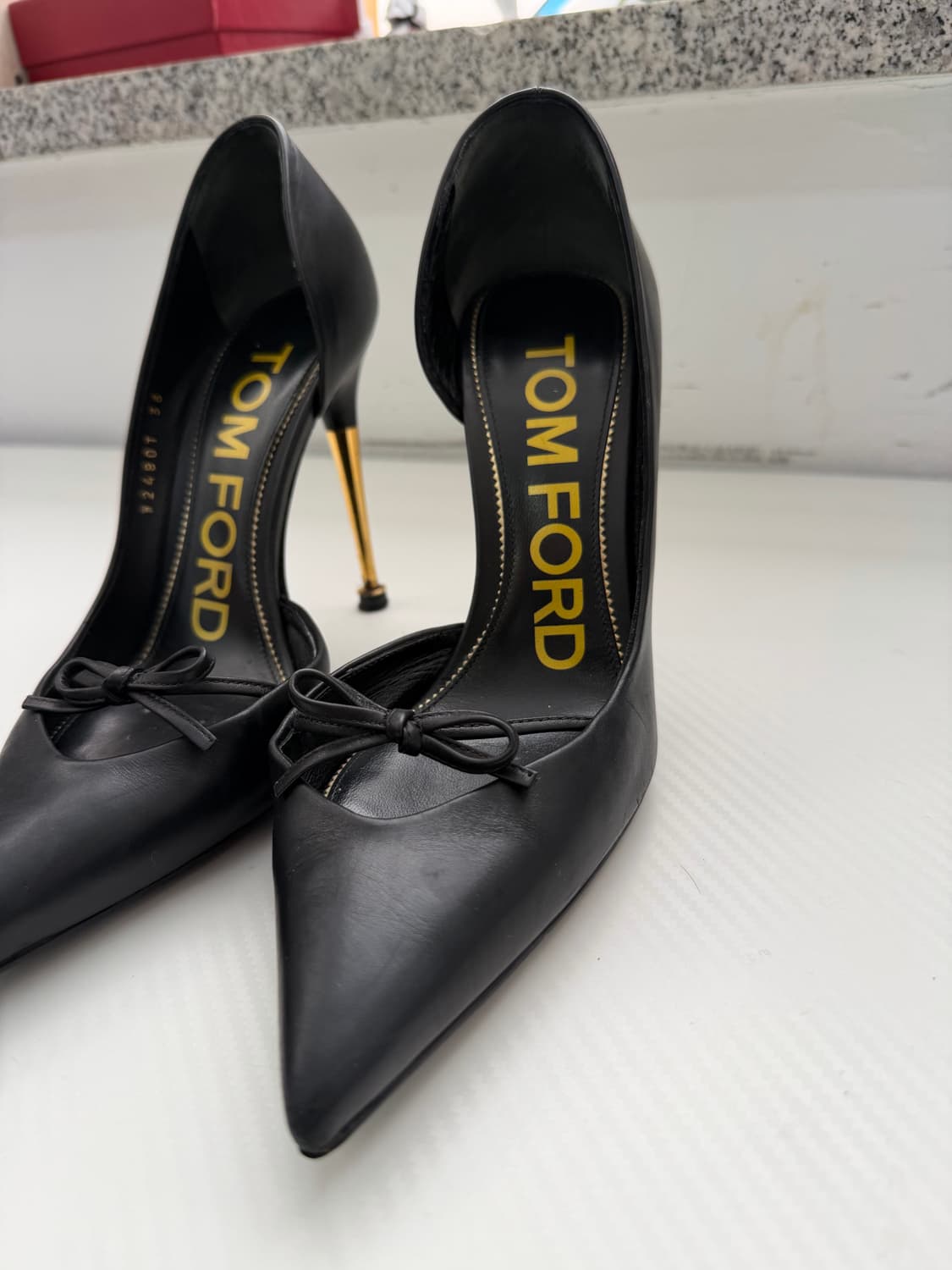 정품) 톰포드 블랙 리본 장식 펌프스힐 36  상품이미지3