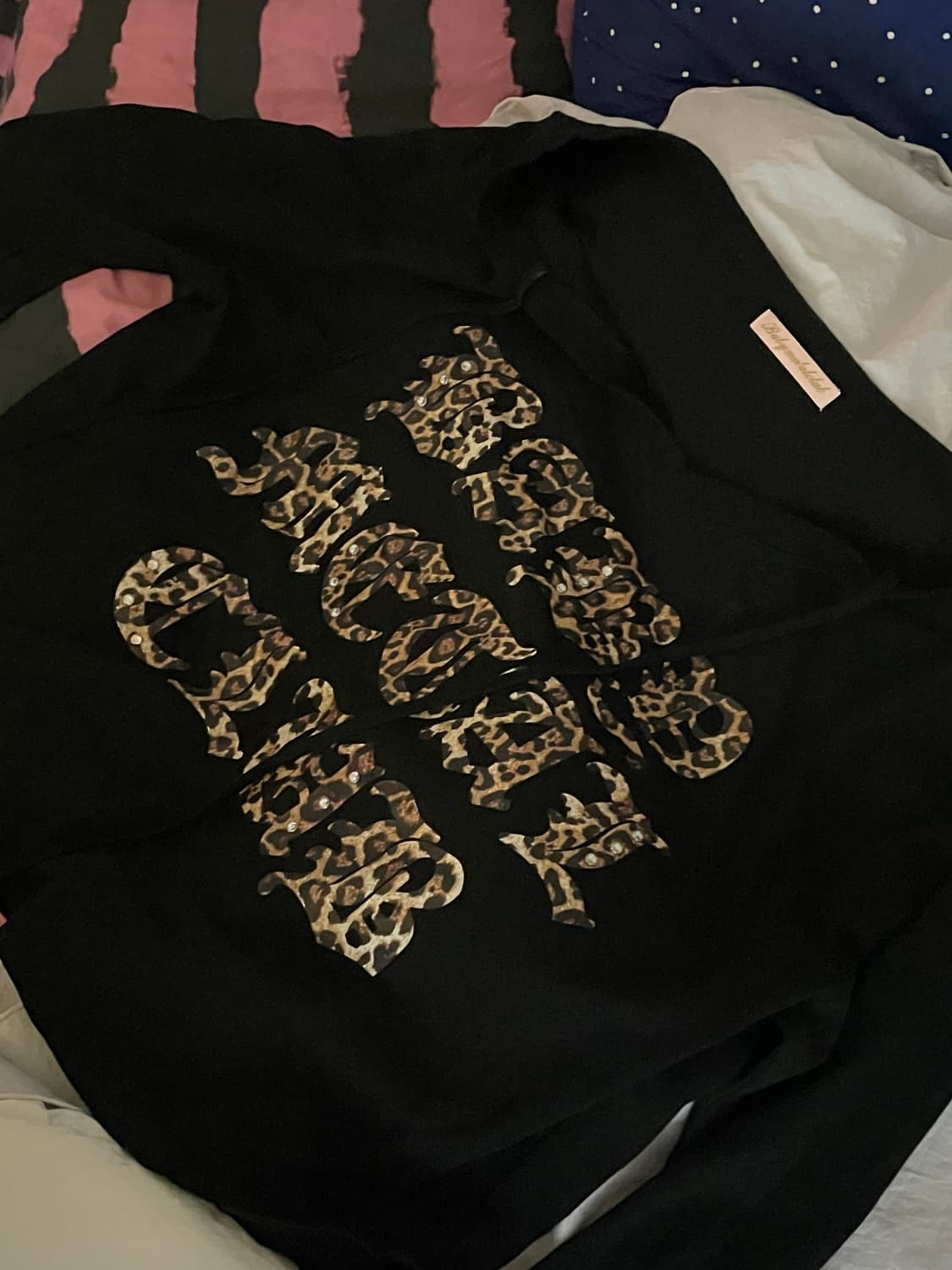 베이비메탈클럽베메클babymetalclub 레오파드 로고 오프숄더 티 상품이미지2