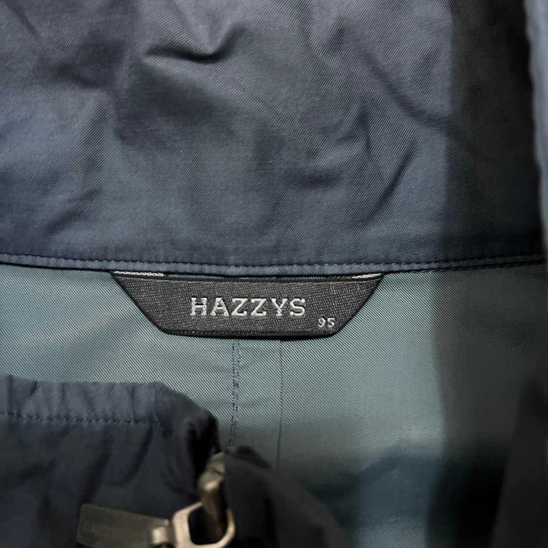 헤지스 로고 포인트 스탠드넥 바람막이 점퍼 [네이비] M/95 상품이미지5