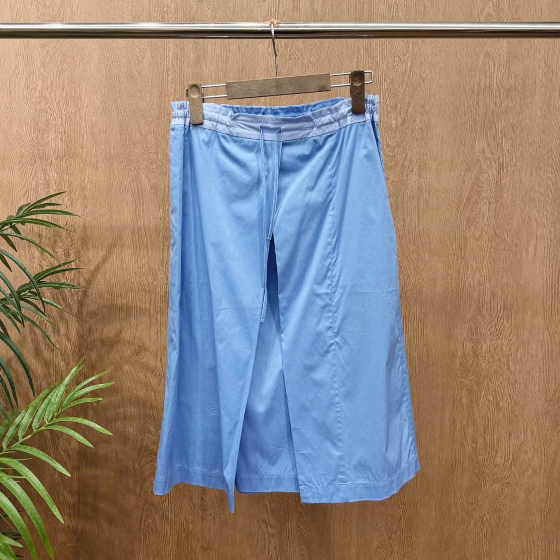 셔츠 시스템 미디 스커트 슬릿 레이어드 스트랩 디테일 A라인 라이트 블루 상품이미지1