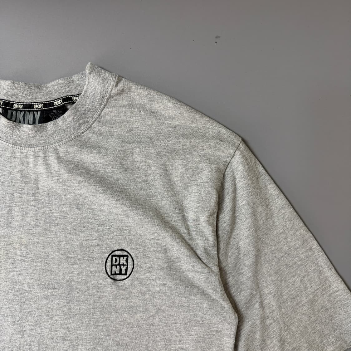 DKNY 그레이 백프린팅 자수로고 반팔 티셔츠 XL 상품이미지3