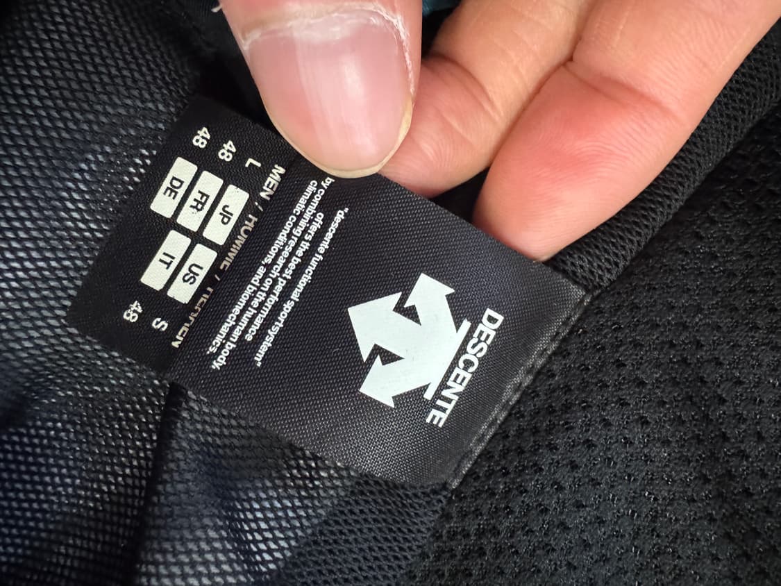 희귀!! 데상트 올드스쿨 그라데이션 무브 스포츠 바람막이 L 상품이미지5