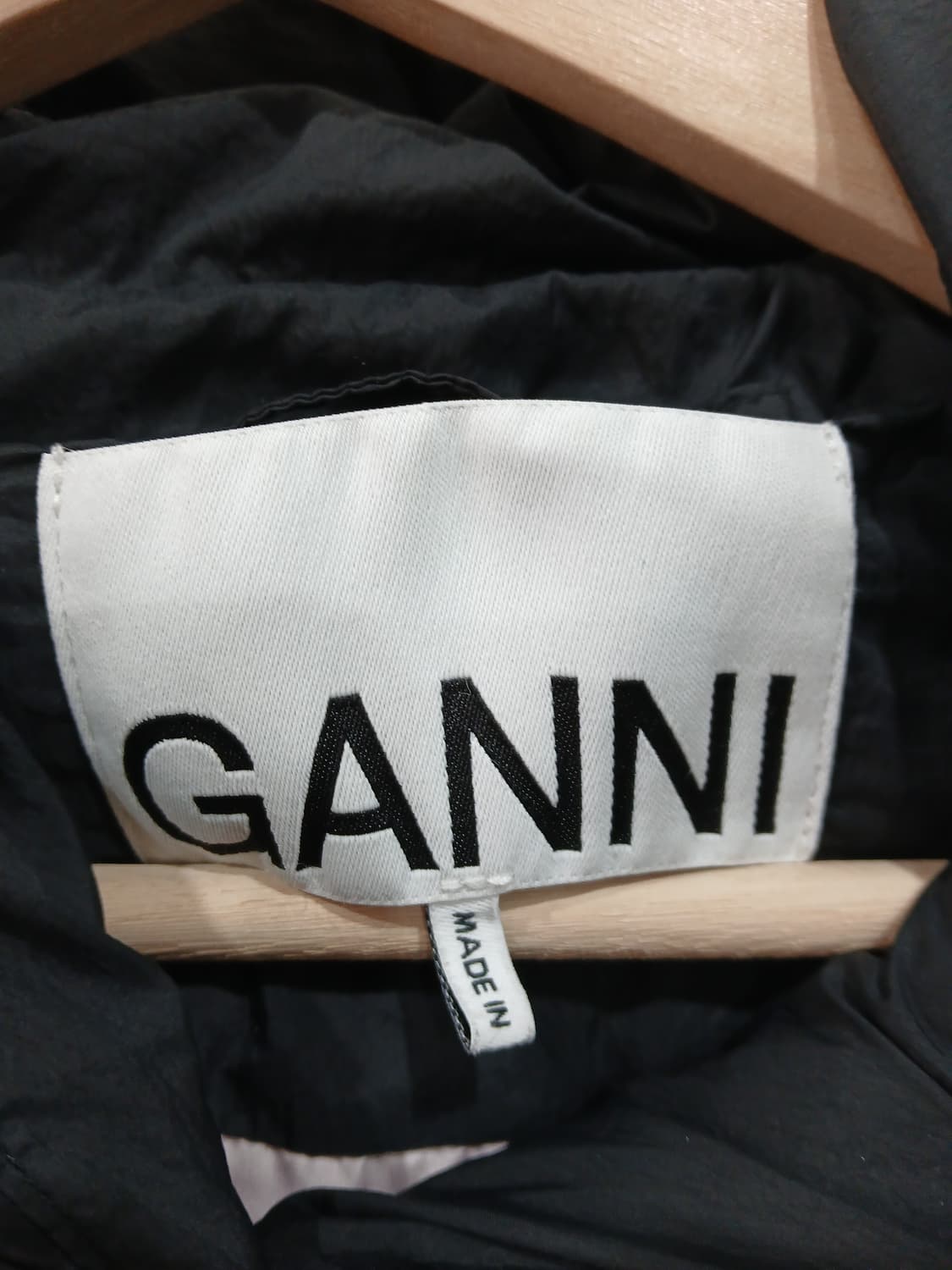 정품 백화점택 GANNI 블랙 나일론푸퍼숏패딩 36사이즈 상품이미지3