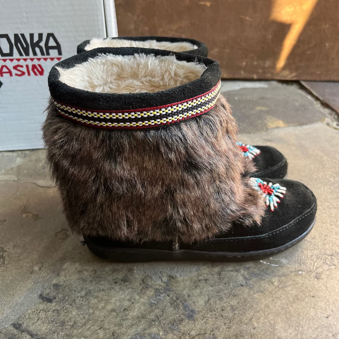 미네통카 퍼 비즈 미들 부츠 상품이미지6